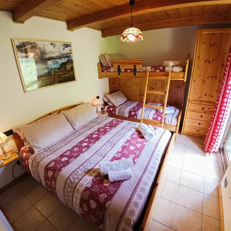 La Piana アパート *