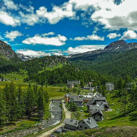 La Piana アパート *